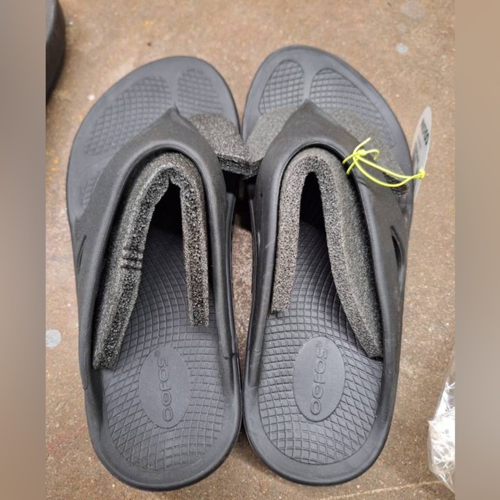 OOFOS OORIGINAL Sports Recovery Black Sandals Thong Unisex Mens 9 Womens 11